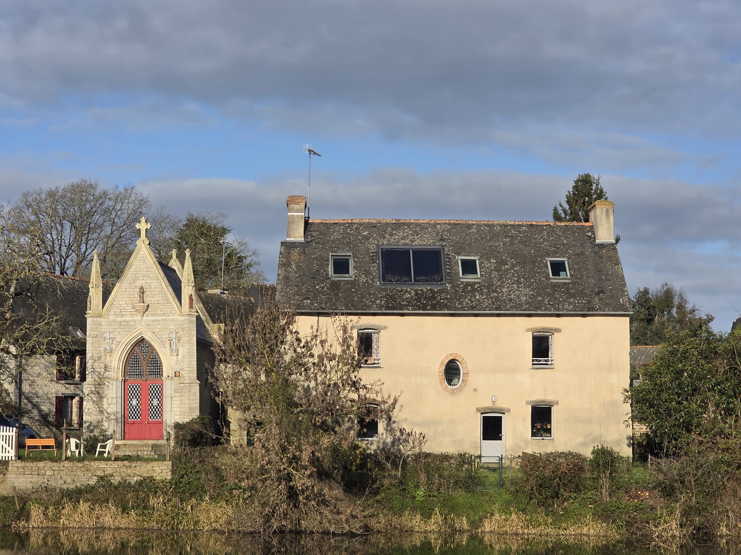 point de vue d'une maison à Bourg des Comptes sur le site de la Courbe