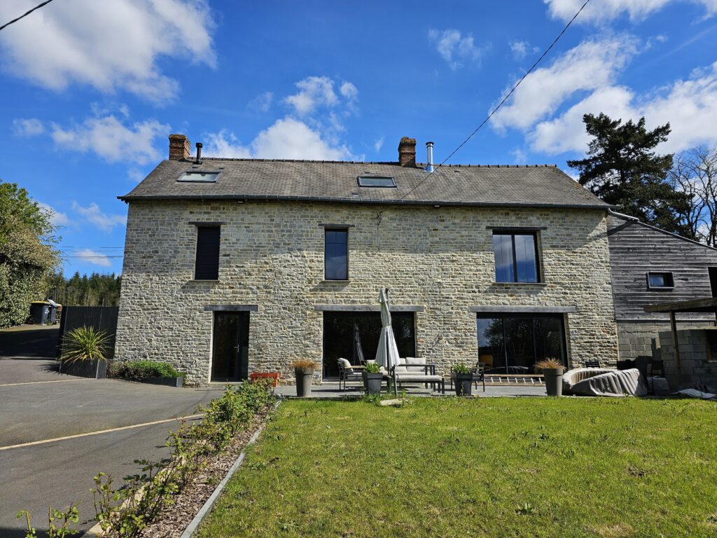 Maison vendue à Bourg-des-Comptes illustrant la valeur réelle d'un bien immobilier sur le marché local