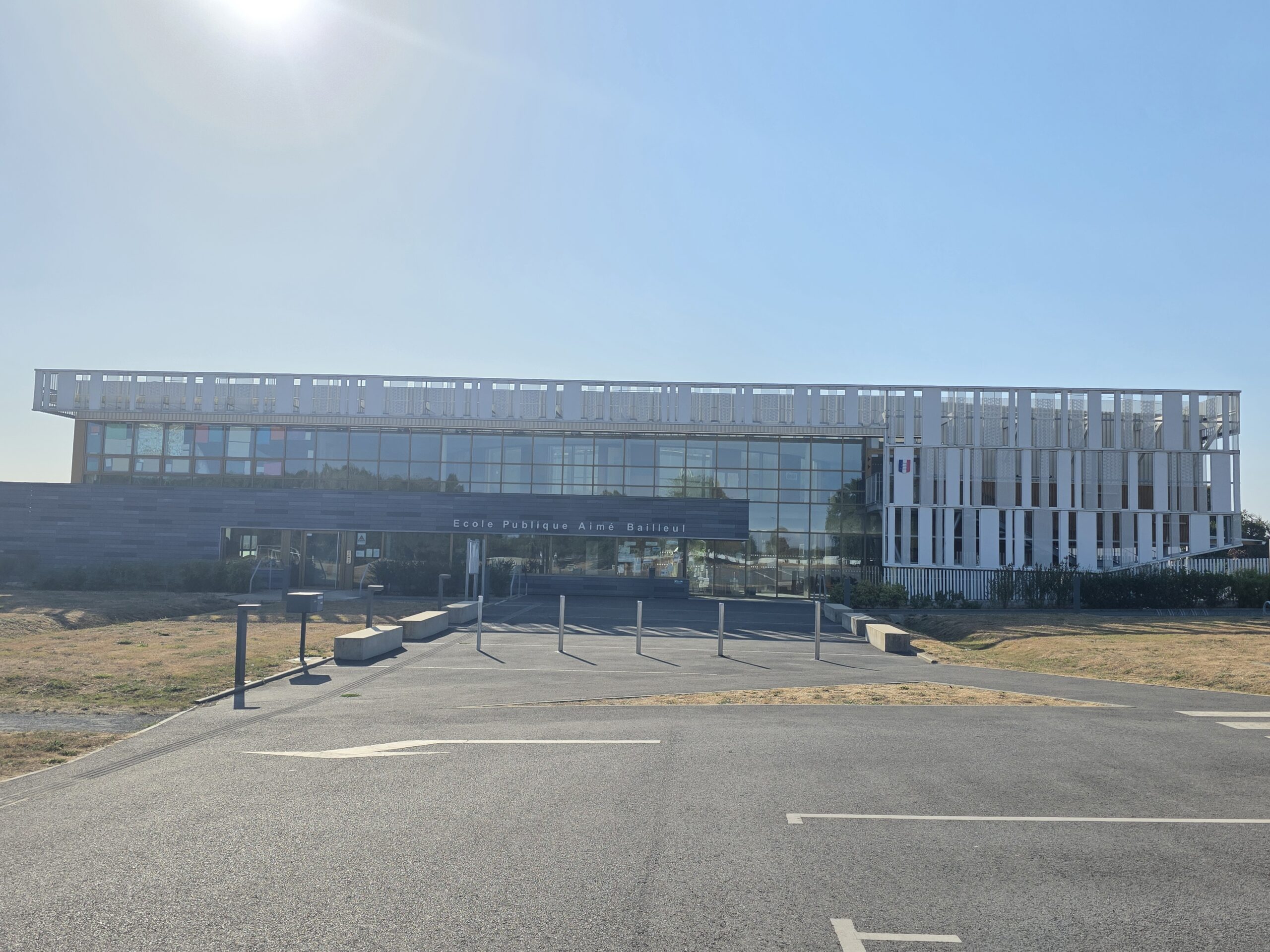 Façade de l’école publique Aimé-Bailleul à Guignen